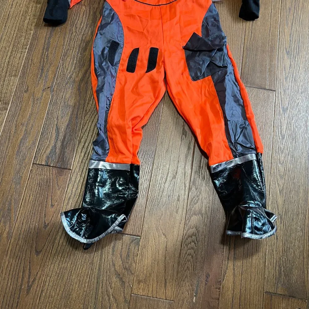 Astronaut Costume good condition for Halloween ( Sz Large) 3+ Years old